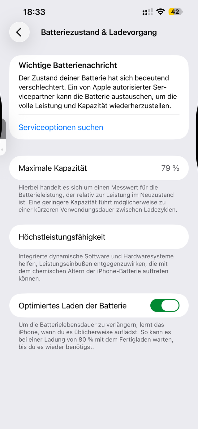 Batteriezustand mit maximaler Kapazität von 79 Prozent und Wartungshinweis