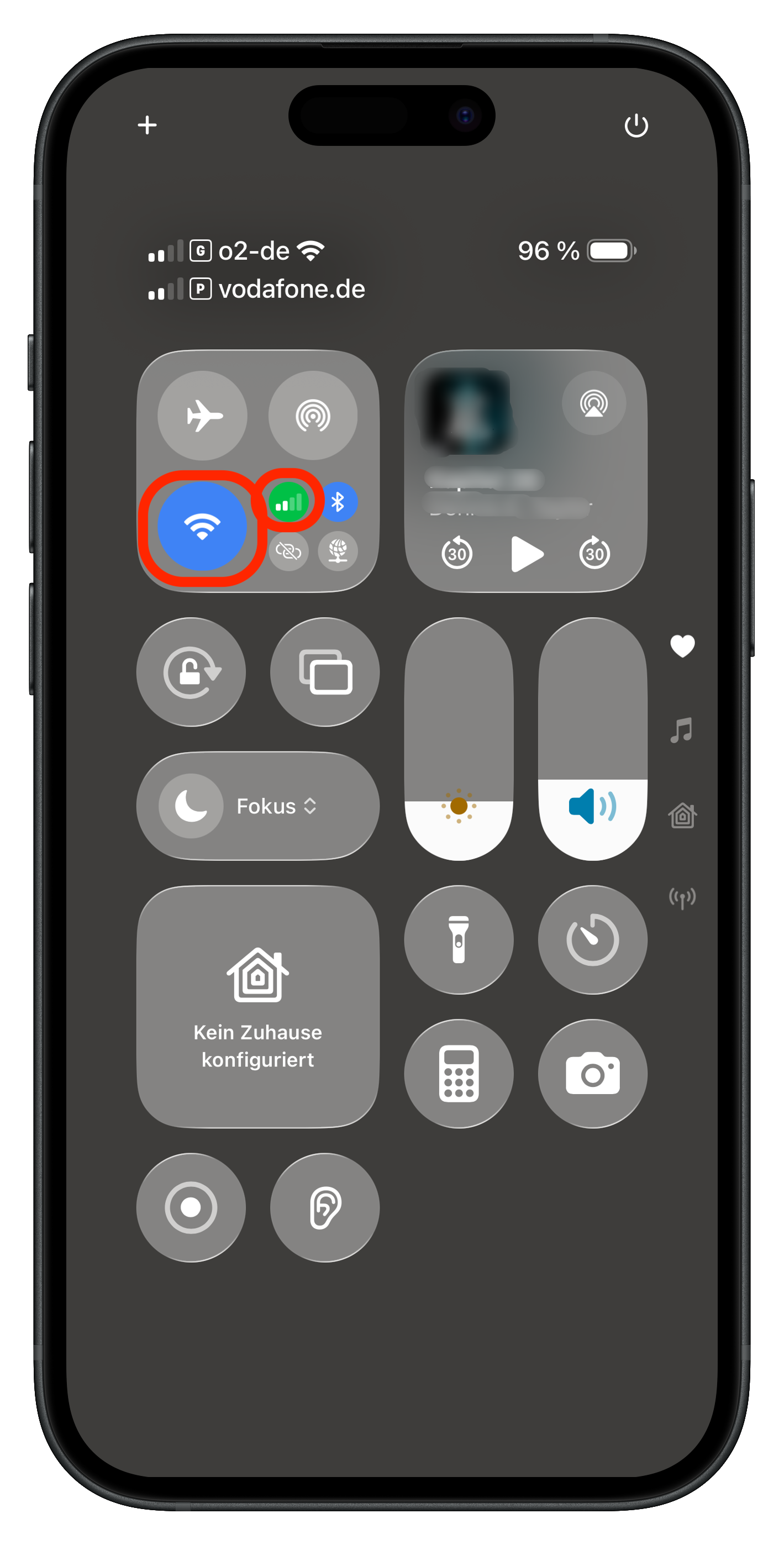 iPhone Kontrollzentrum mit markierten WLAN- und Mobilfunk-Schaltern