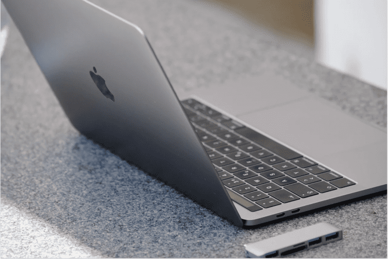 Intel versucht das MacBook Pro mit M1-Chip mit ausgewählten Benchmarks auszustechen